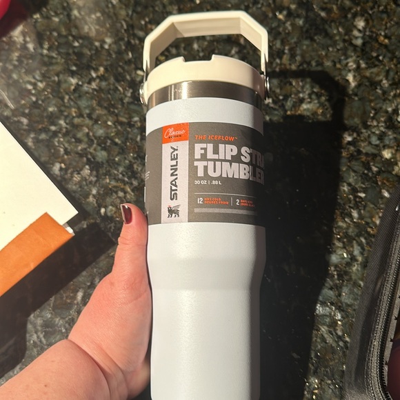 Stanley Classic Series The Iceflow Flip Straw Tumbler 30oz. Light Blue and Cream - Picture 7 of 7